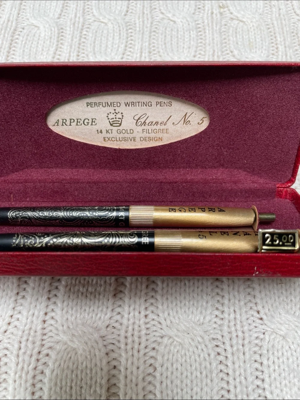 Arpège Chanel No.5 Perfumed Writing Pens - Black & Gold. 14 it gold filigree